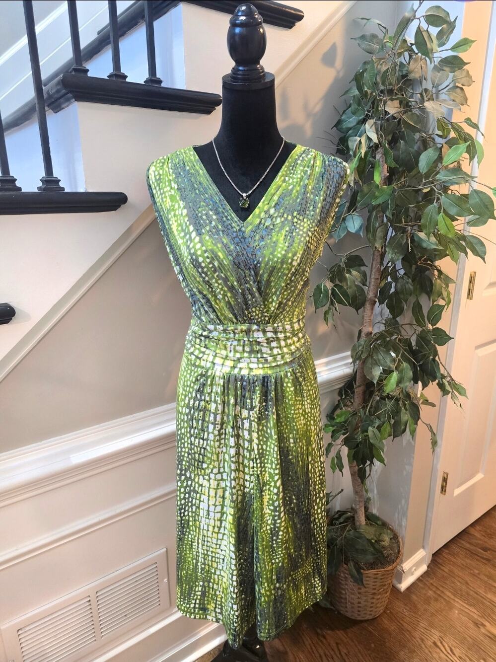 Jones New York A-Line Dress Women's Medium Green Geometric V-Neck Ruched Waist